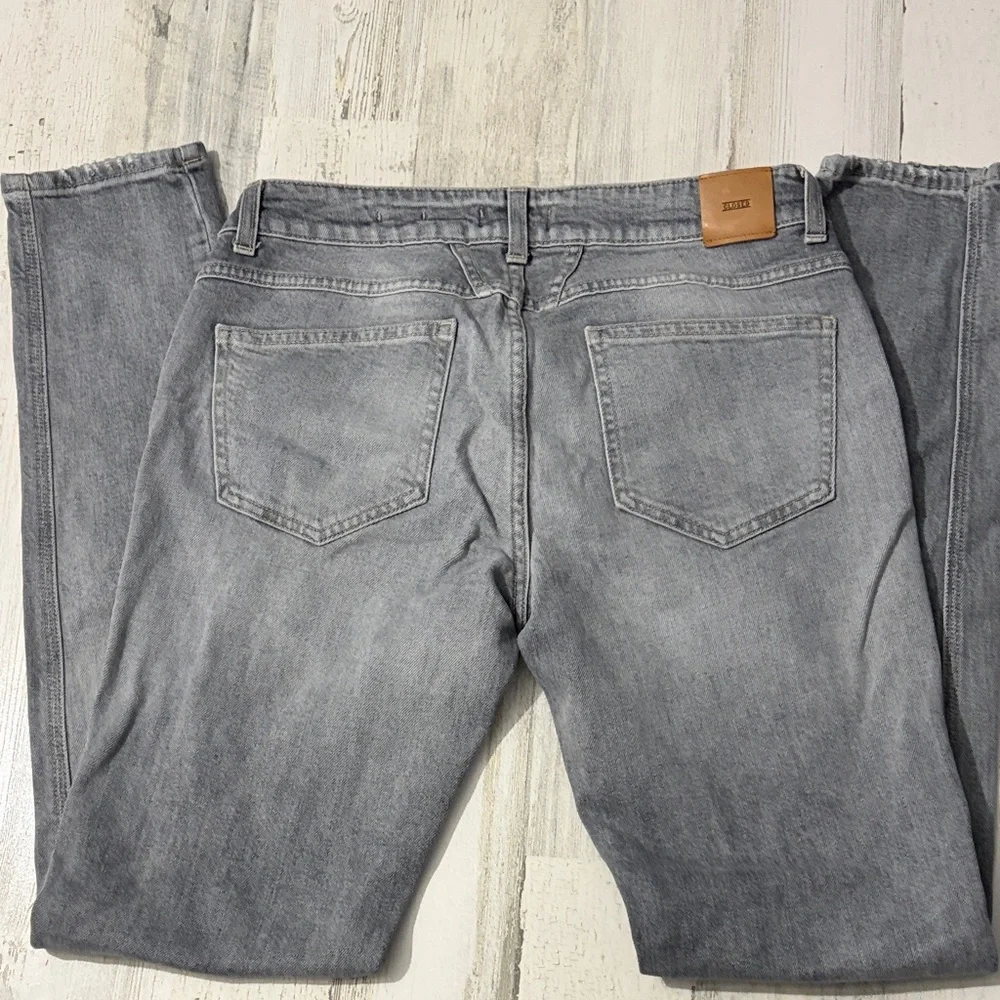 Closed chic gray